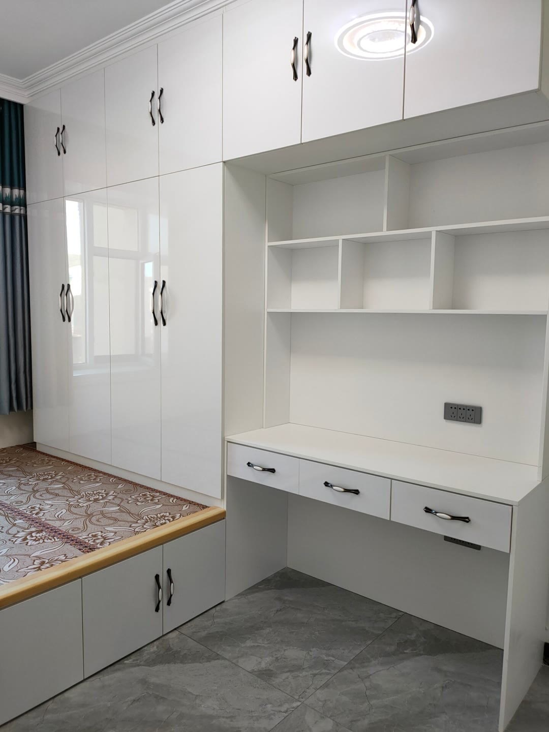 Home Bathroom Dimensions - Armoire et bibliothèque intégrées de style